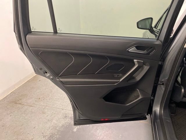 Used 2024 Volkswagen Tiguan SE AWD/4WD image 20