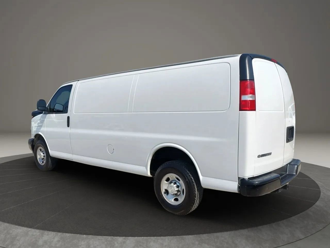 Used 2019 Chevrolet Express 3500 Extended w/ Driver Convenience Package RWD image 4