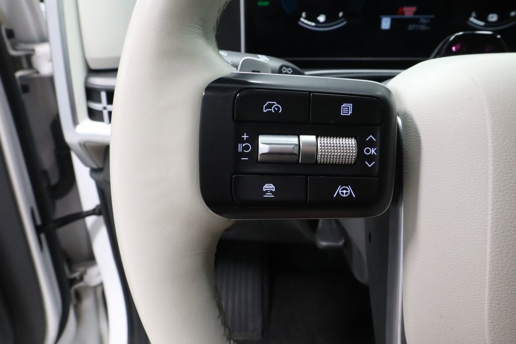 Used 2025 Hyundai Santa Fe SEL FWD image 26