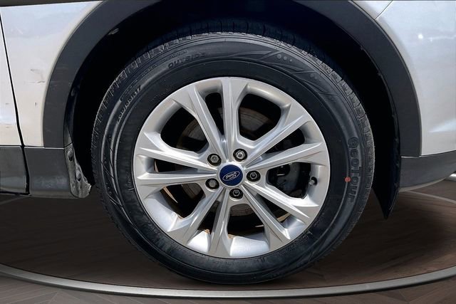 Used 2017 Ford Escape SE w/ Equipment Group 201A image 9