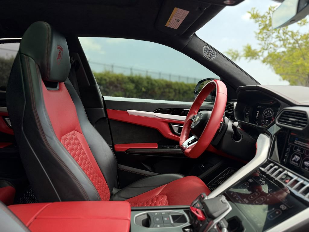Used 2021 Lamborghini Urus AWD/4WD image 45