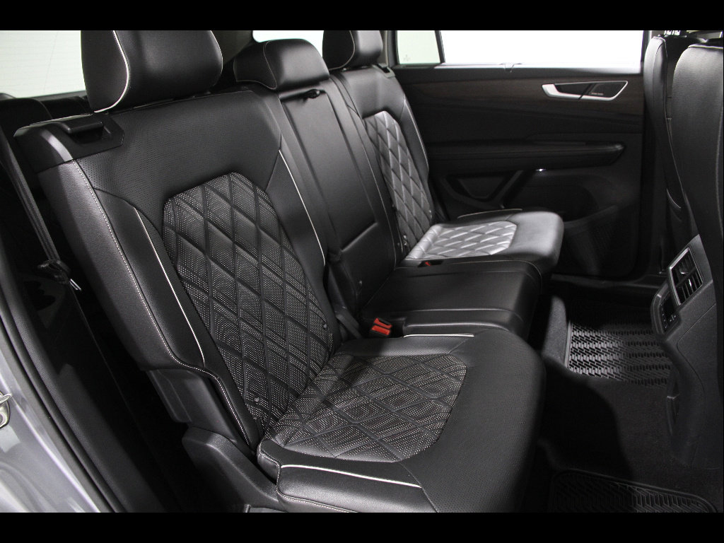 Used 2024 Volkswagen Atlas SEL Premium R-Line image 17