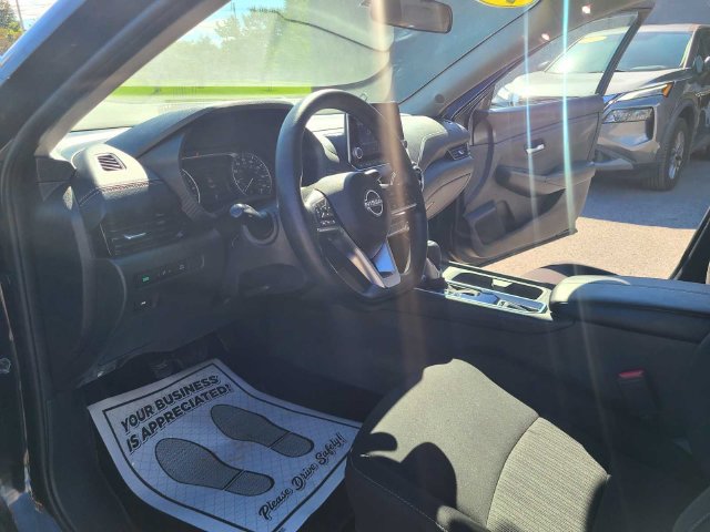 Used 2025 Nissan Sentra SV FWD image 14