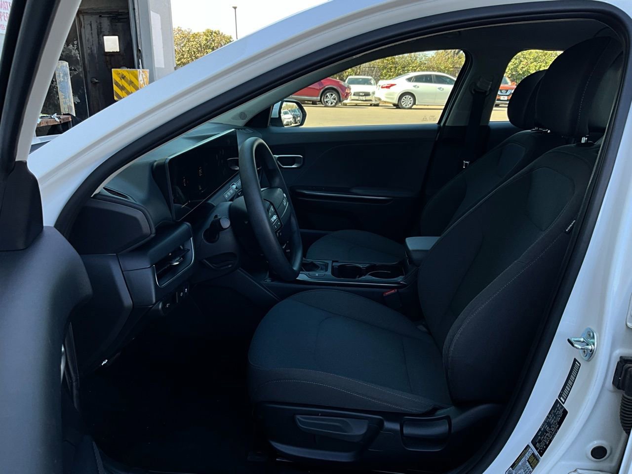 Used 2025 Kia K4 LXS image 10