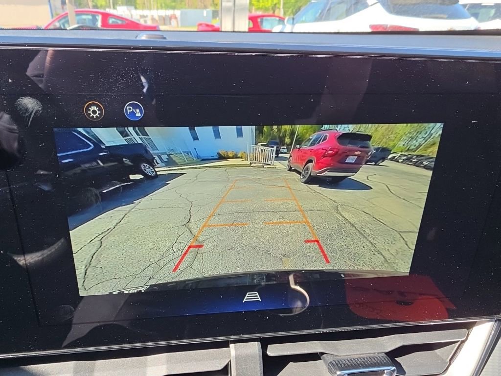 Used 2025 Chevrolet Equinox LT FWD image 13