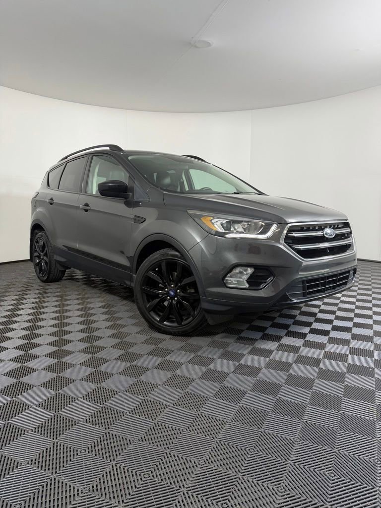 Used 2018 Ford Escape SE w/ SE SYNC Package FWD image 2