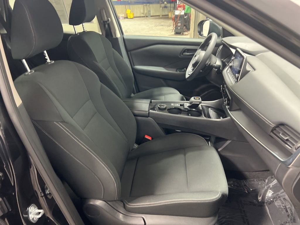 Used 2024 Nissan Rogue S image 9