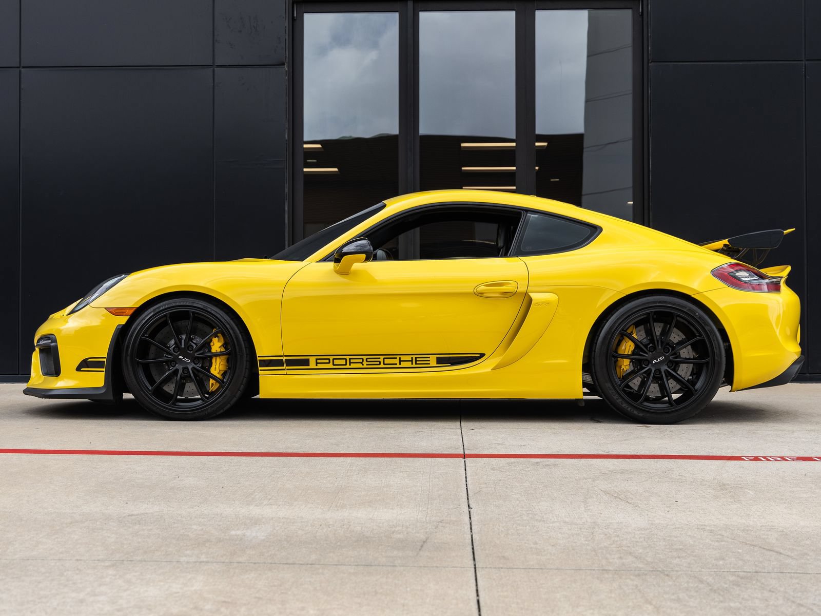 Used 2016 Porsche Cayman GT4 RWD image 2