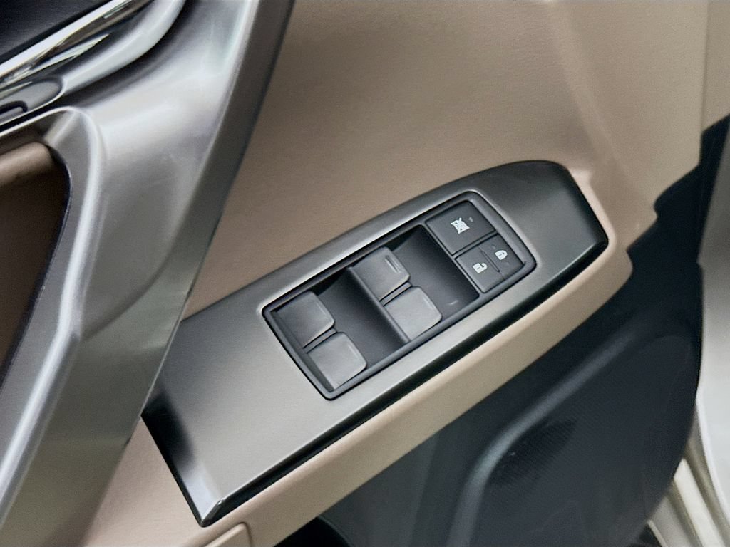 Used 2023 Lexus GX 460 Luxury w/ Accessory Package AWD/4WD image 18