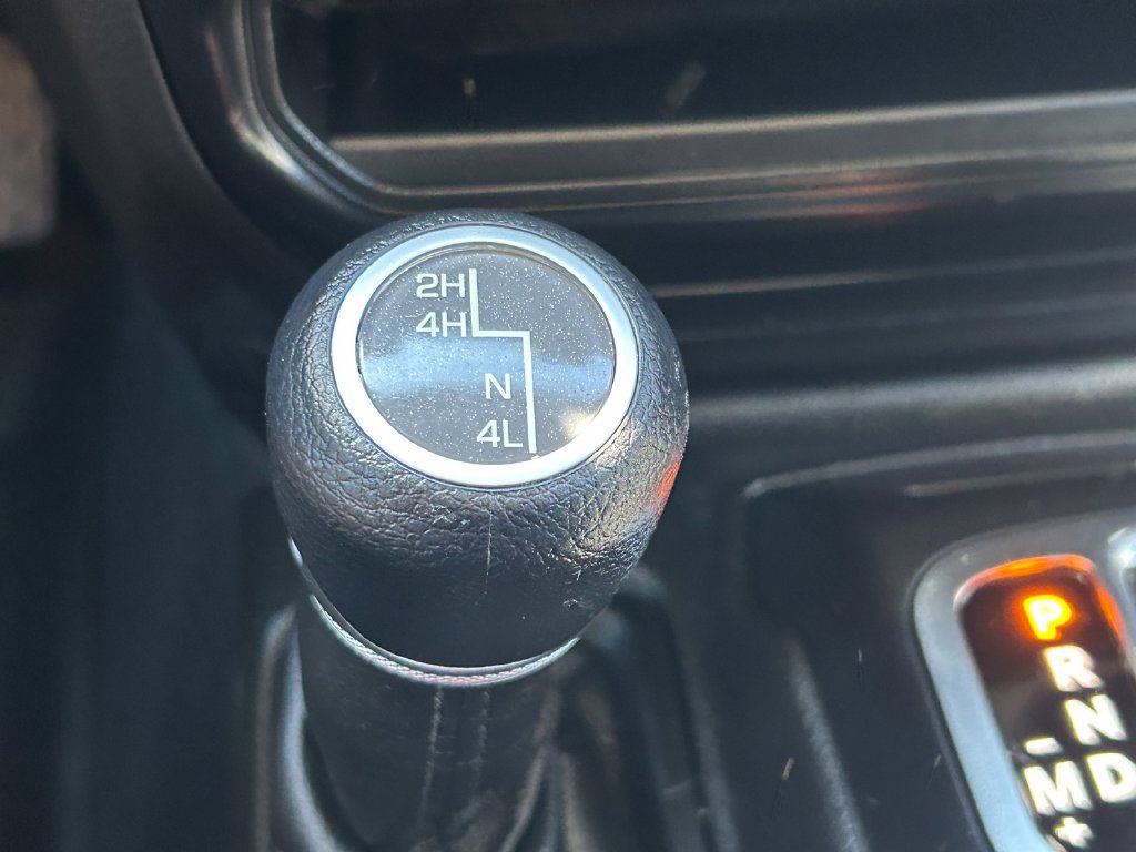 Used 2022 Jeep Gladiator Sport AWD/4WD image 25