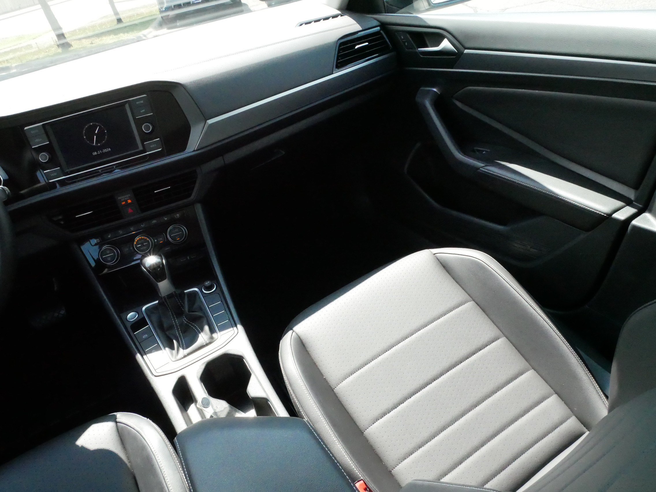 Certified 2023 Volkswagen Jetta SE w/ Panoramic Sunroof Package FWD image 11