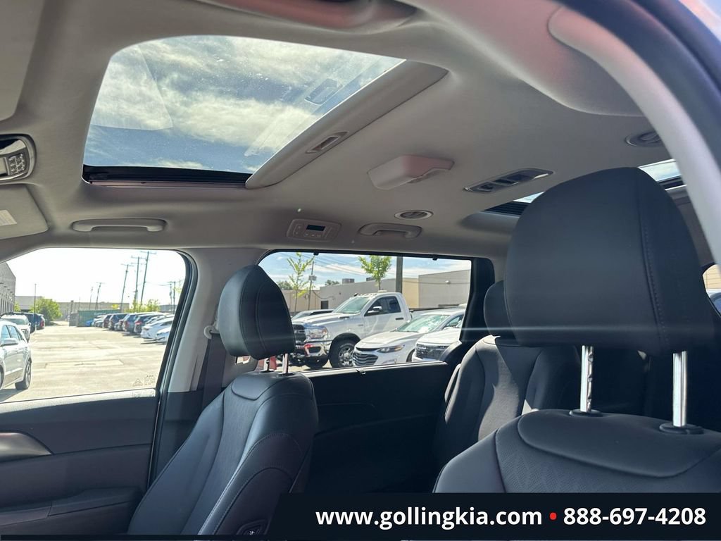 Certified 2026 Kia Carnival SX w/ SX Dark Edition Package FWD image 18
