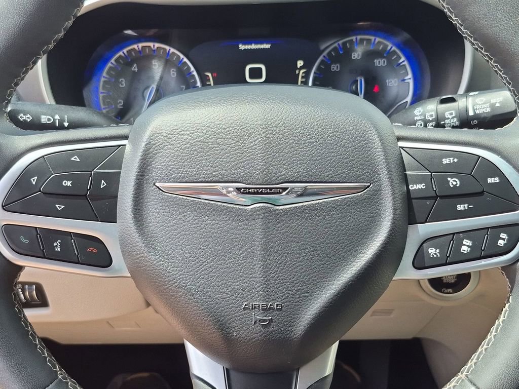 Certified 2023 Chrysler Pacifica Touring-L FWD image 16