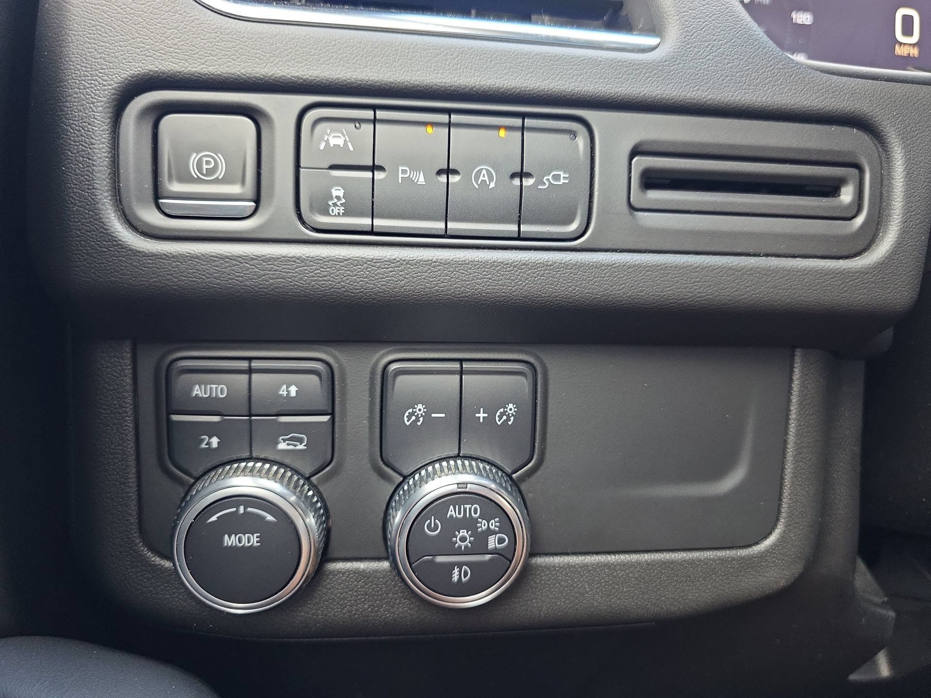 Used 2022 GMC Yukon SLT AWD/4WD image 28