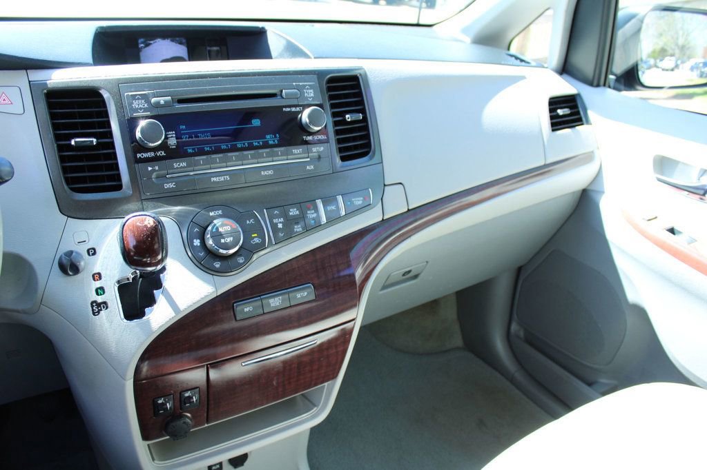 Used 2012 Toyota Sienna XLE image 40