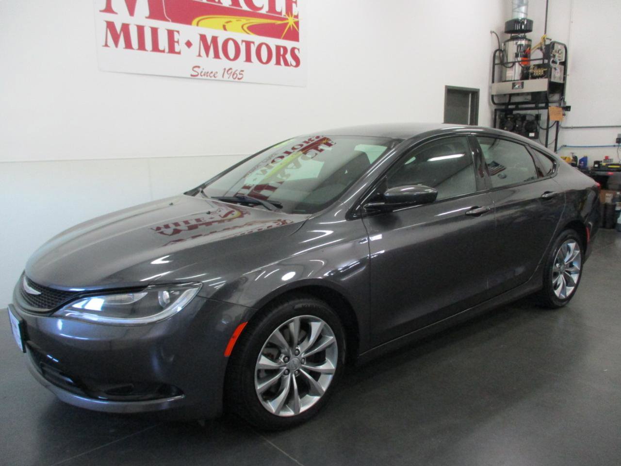 Used 2015 Chrysler 200 S w/ Comfort Group AWD/4WD image 3