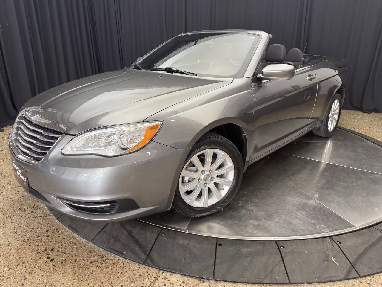 Used 2013 Chrysler 200 Touring image 2