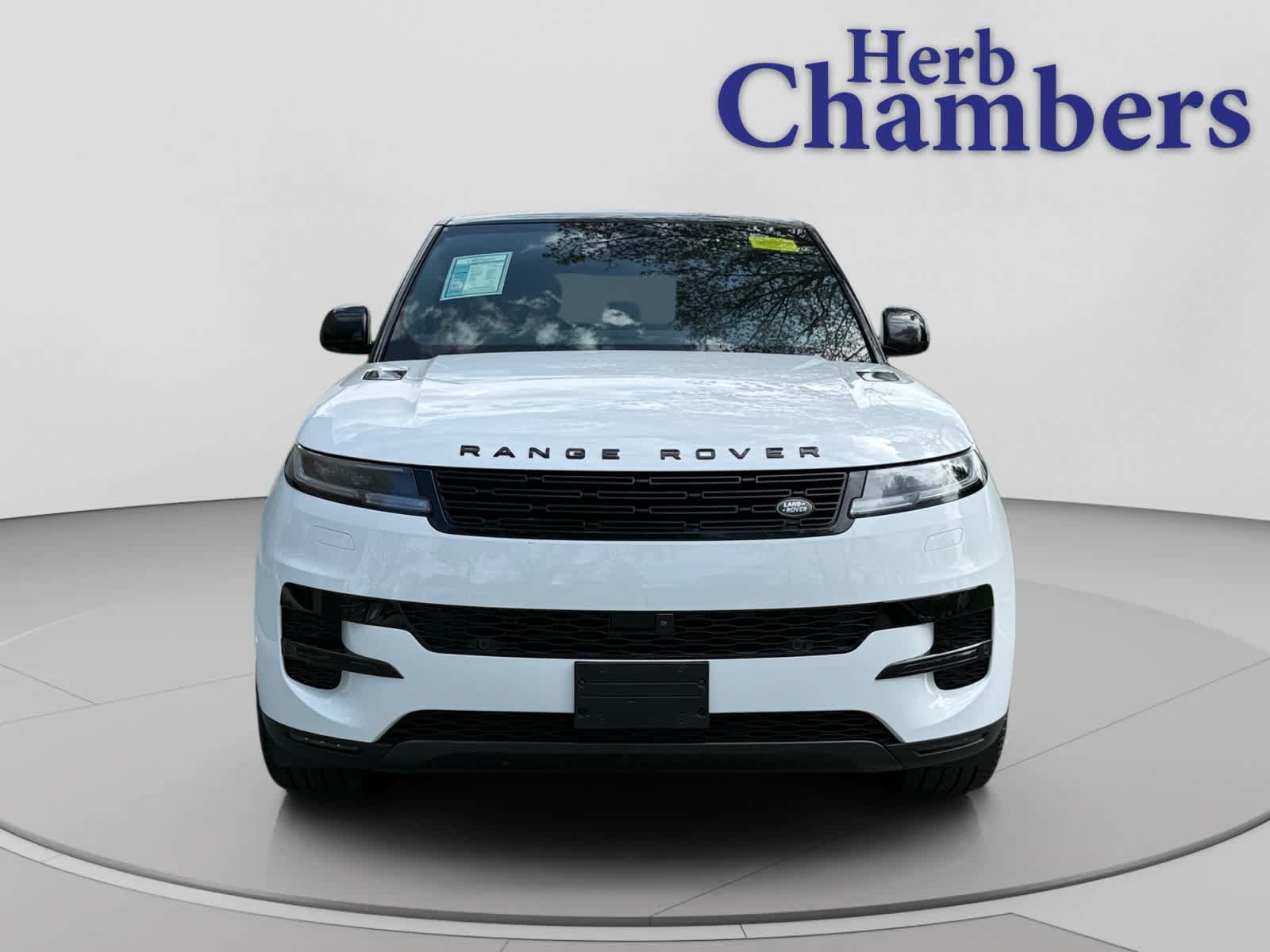 Used 2024 Land Rover Range Rover Sport SE AWD/4WD image 2