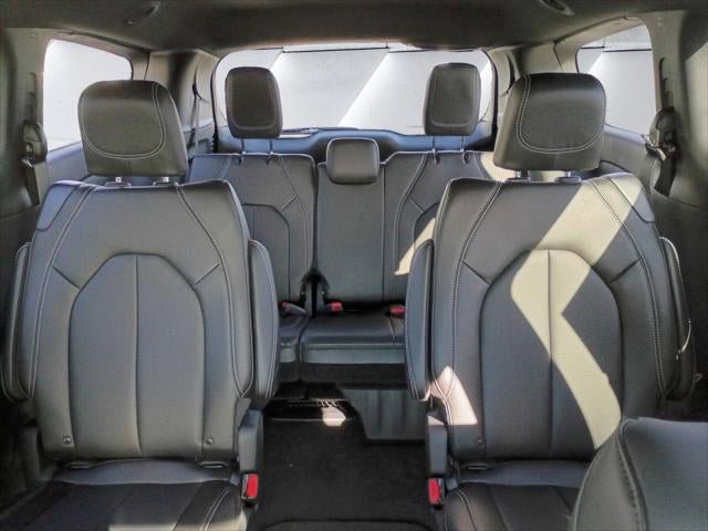 New 2026 Chrysler Pacifica Select image 30