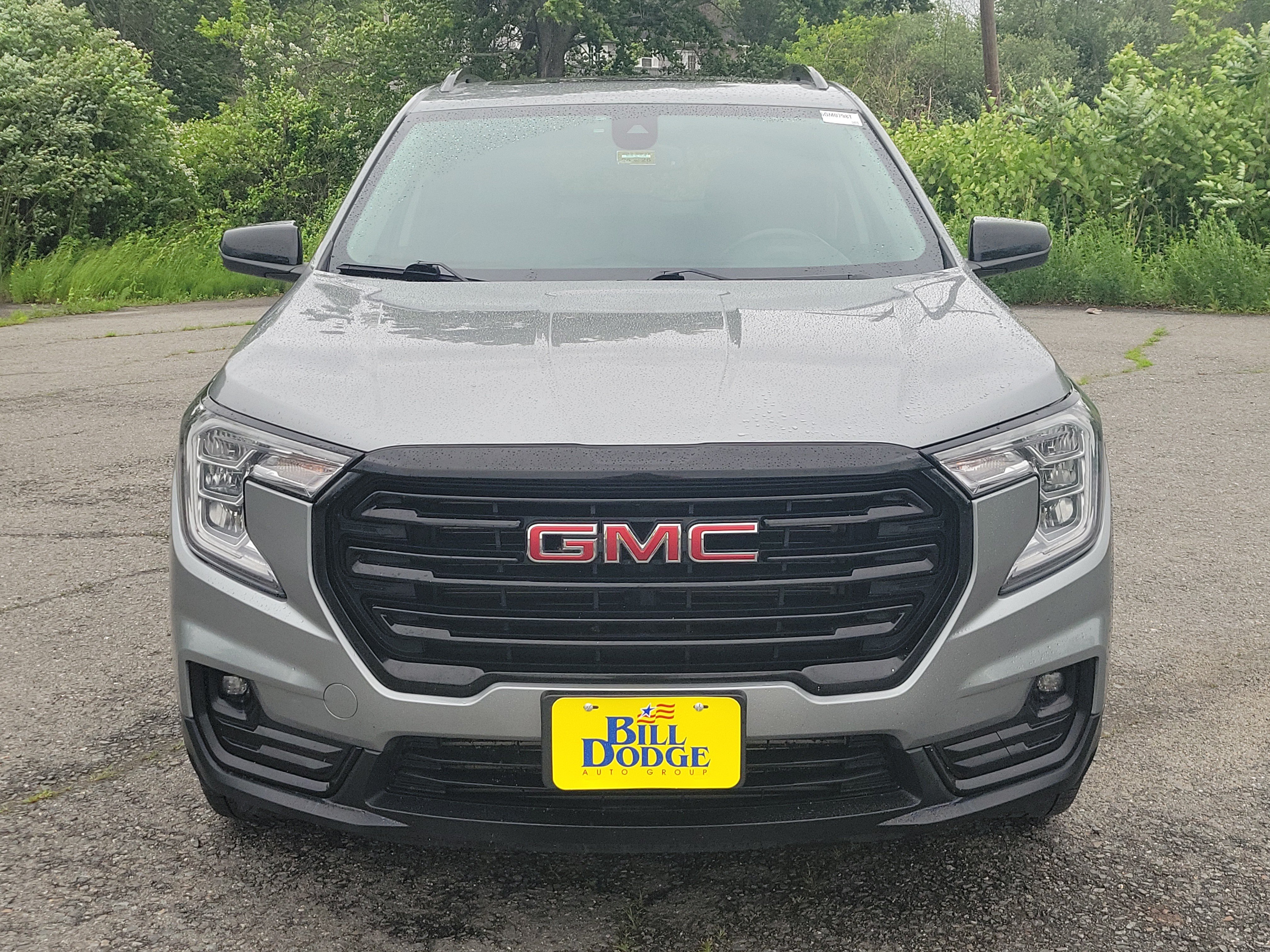 Used 2023 GMC Terrain SLT w/ Infotainment Package II AWD/4WD image 2