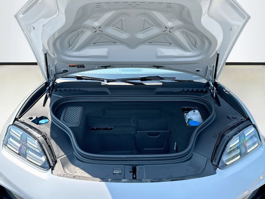 New 2026 Porsche Macan 4 Electric AWD/4WD image 32