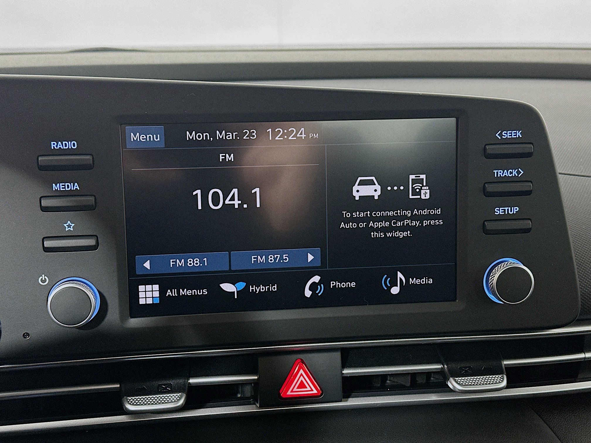 New 2026 Hyundai Elantra Hybrid FWD image 14