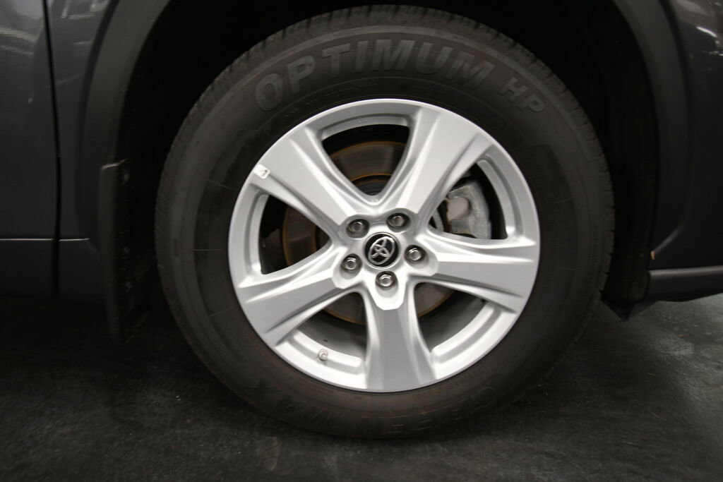 Certified 2024 Toyota Highlander LE image 31