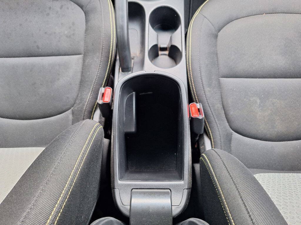 Used 2016 Kia Soul + FWD image 32