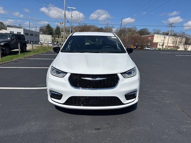 New 2026 Chrysler Pacifica Select image 2