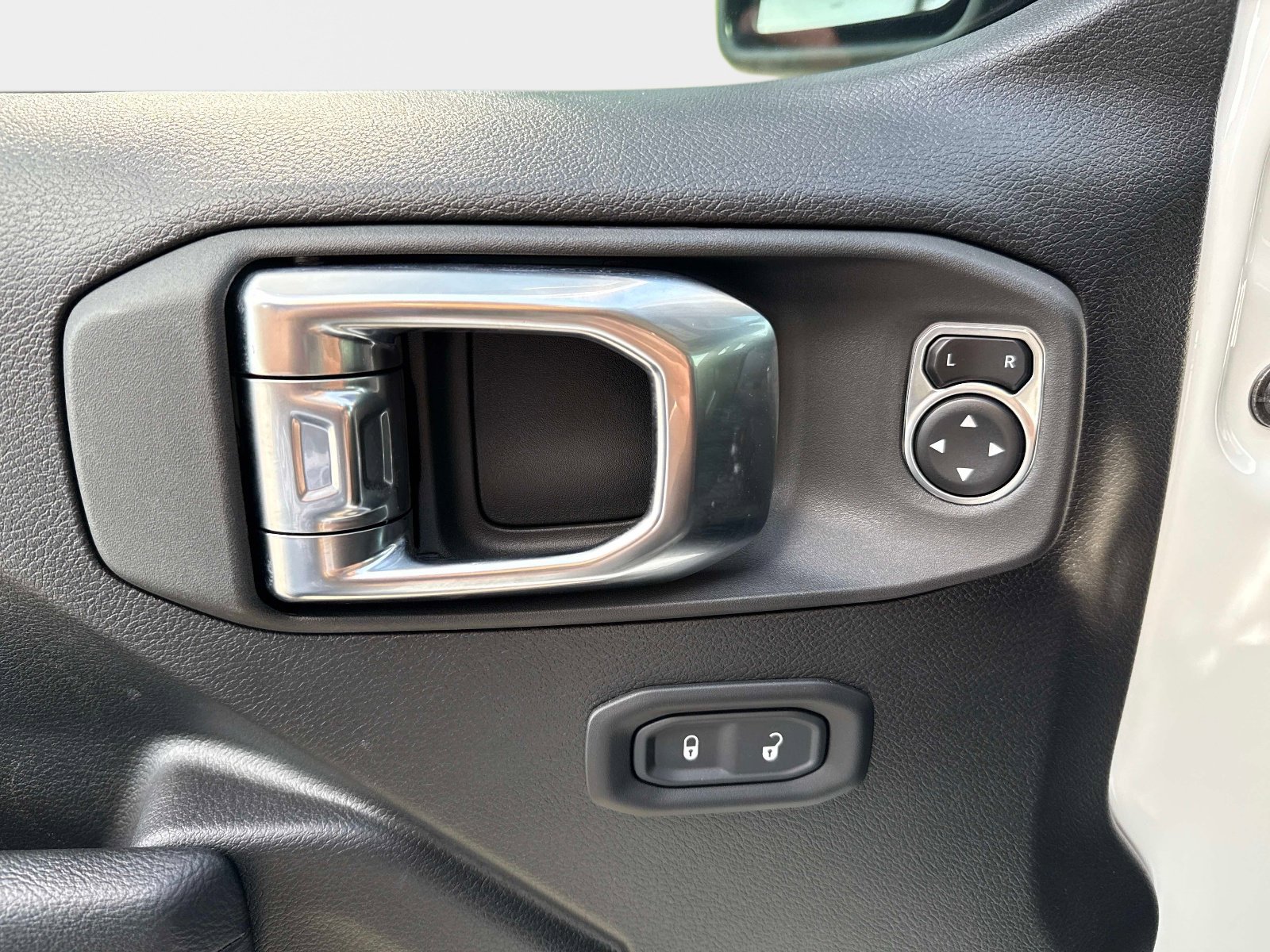 Used 2025 Jeep Gladiator Rubicon w/ Convenience Group AWD/4WD image 20