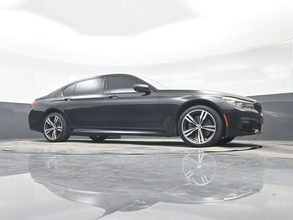 Used 2019 BMW 740i w/ M Sport Package RWD image 32