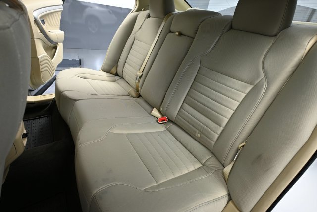 Used 2018 Ford Taurus SE FWD image 29