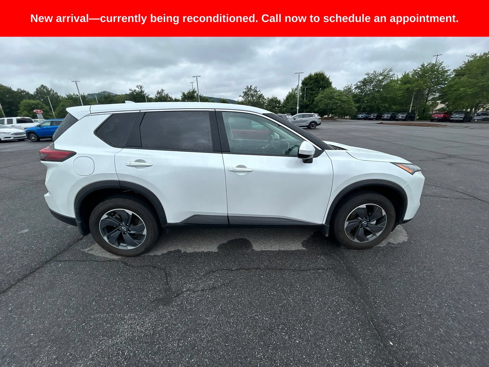 Used 2025 Nissan Rogue SV AWD/4WD image 4