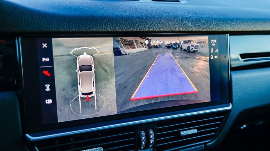 Used 2023 Porsche Cayenne Platinum Edition image 25