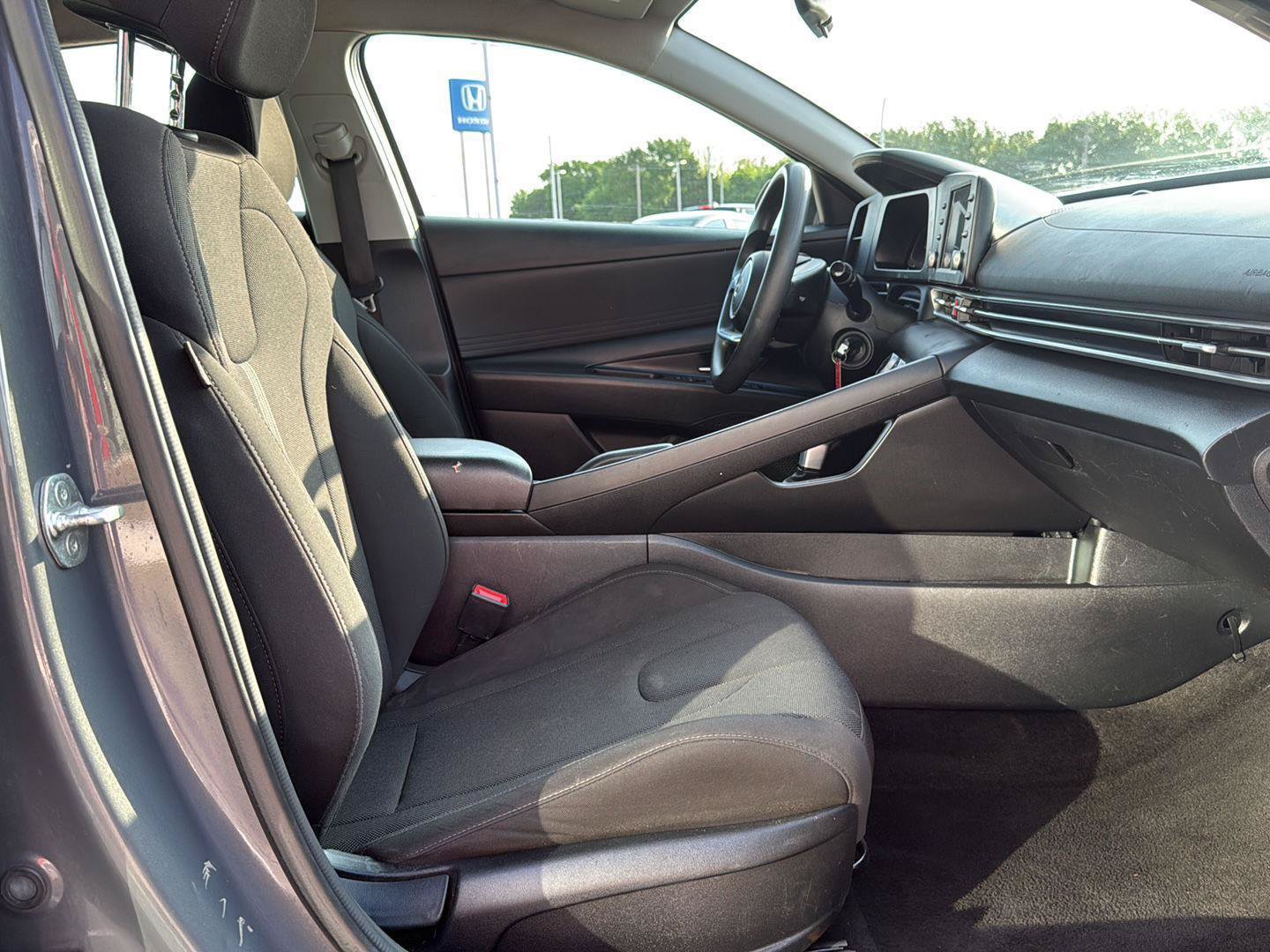 Used 2024 Hyundai Elantra SE FWD image 30