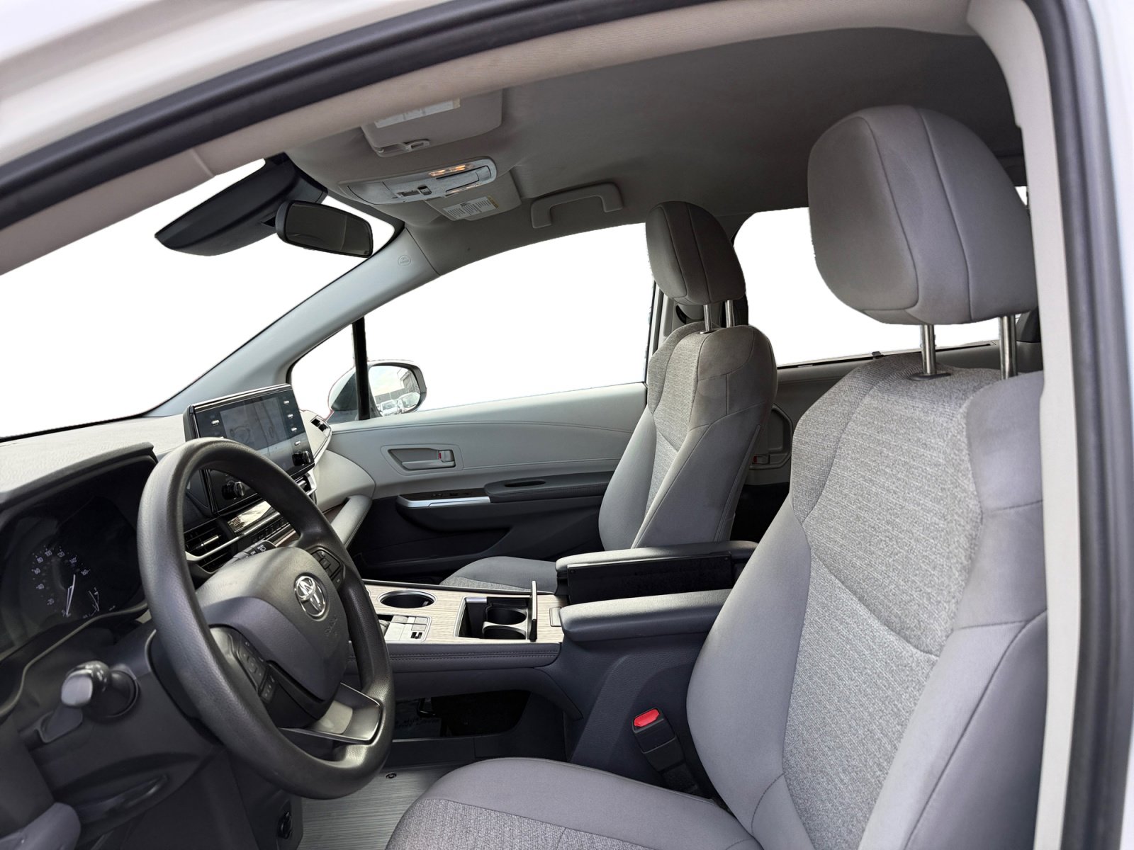 Used 2022 Toyota Sienna LE image 10