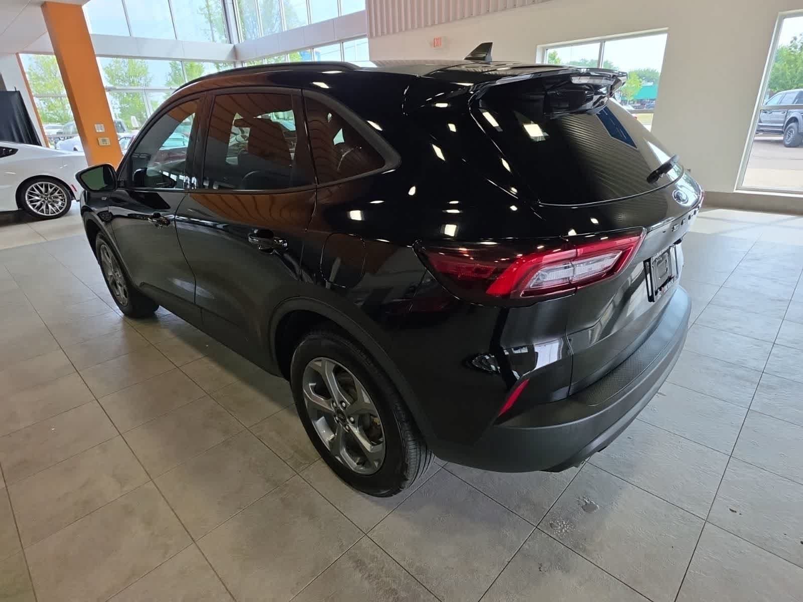 Used 2025 Ford Escape ST-Line Select AWD/4WD image 13