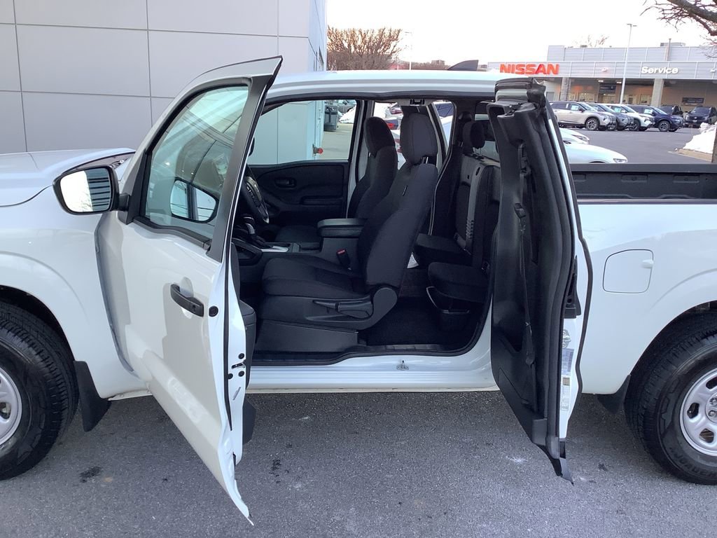 Used 2025 Nissan Frontier S image 32