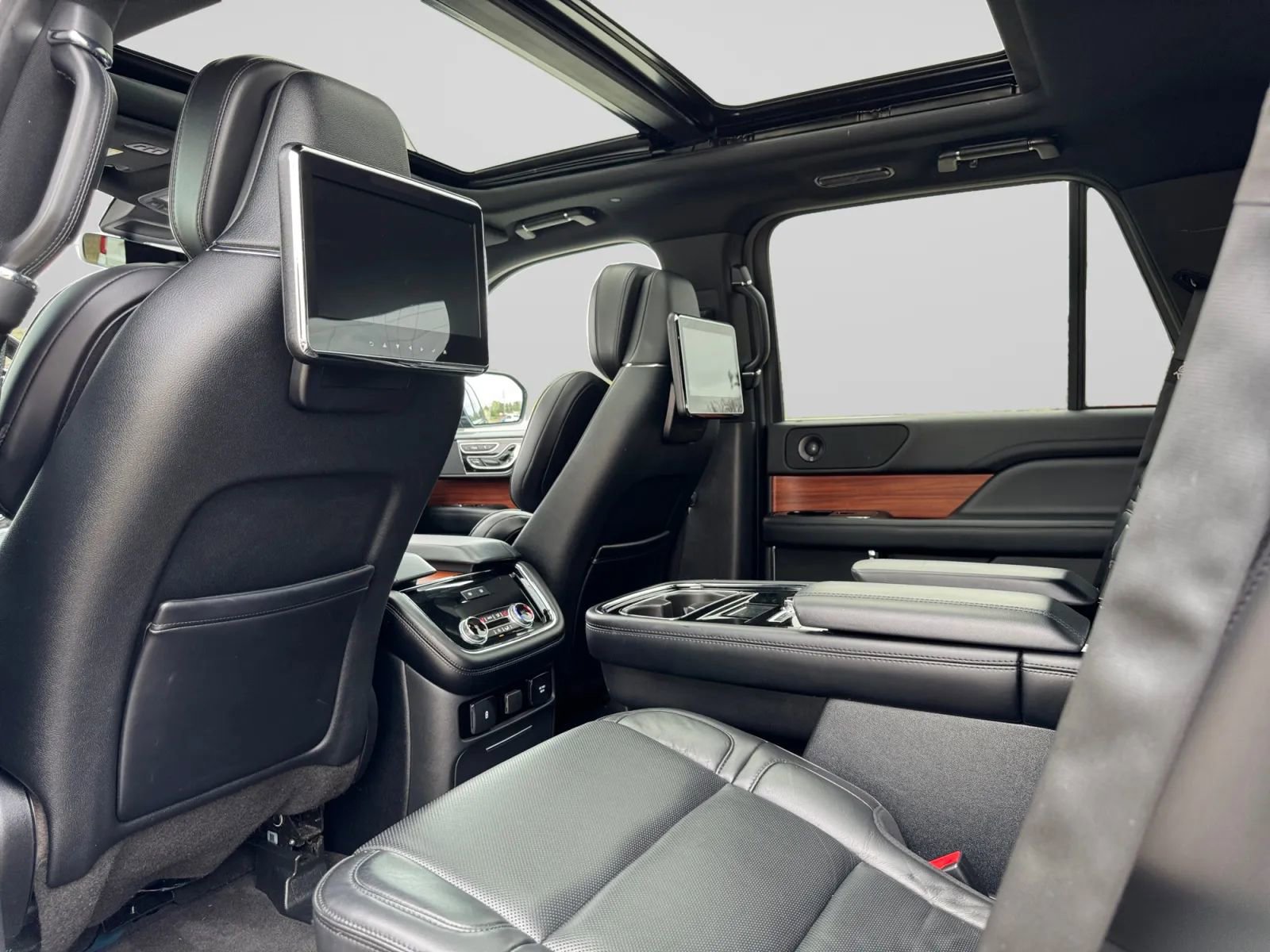 Used 2019 Lincoln Navigator Reserve w/ Cargo Package AWD/4WD image 27