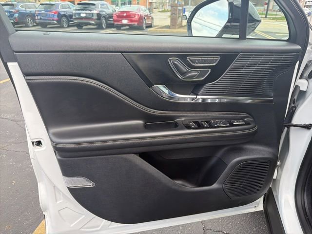 Used 2021 Lincoln Corsair AWD w/ Premium Package image 11