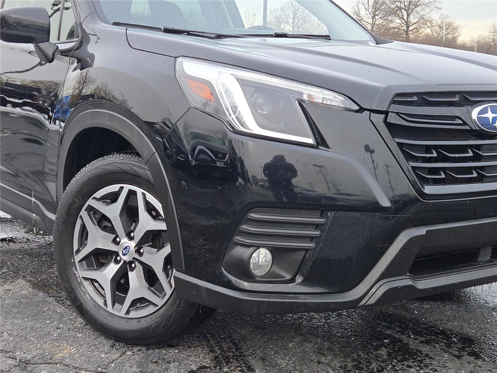 Used 2023 Subaru Forester Premium image 3