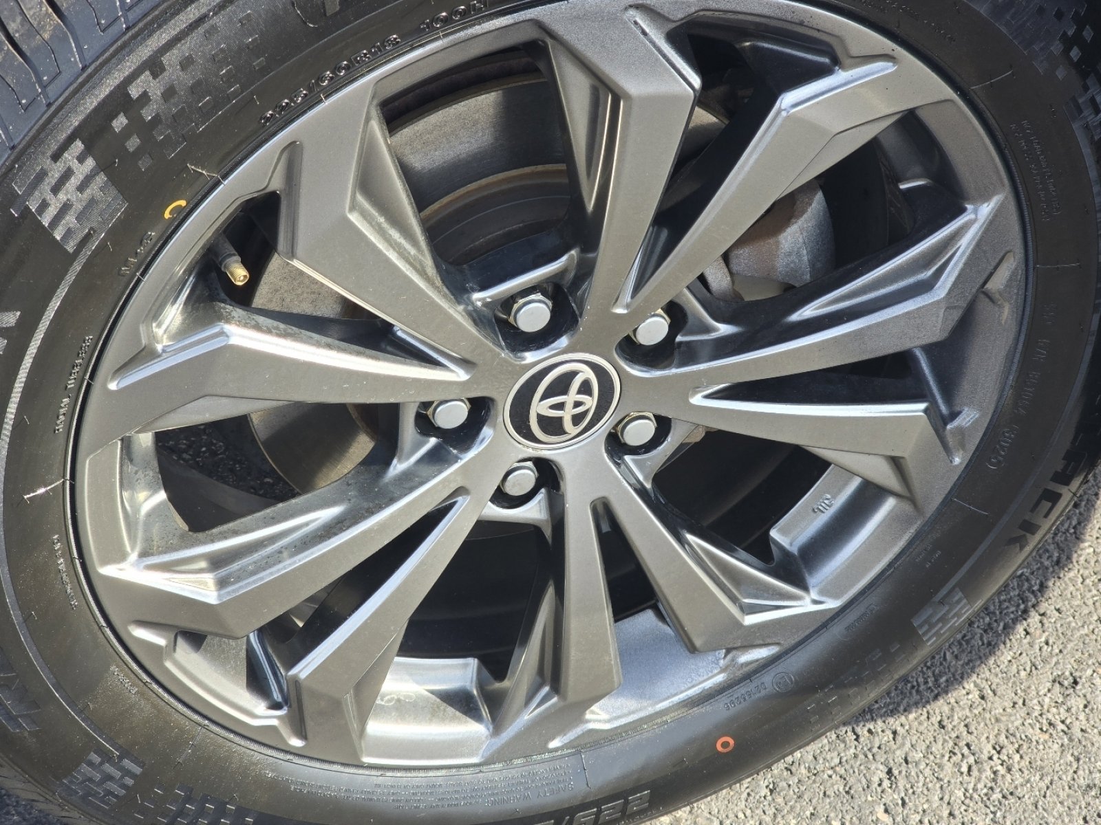 Used 2022 Toyota RAV4 XLE Premium image 11