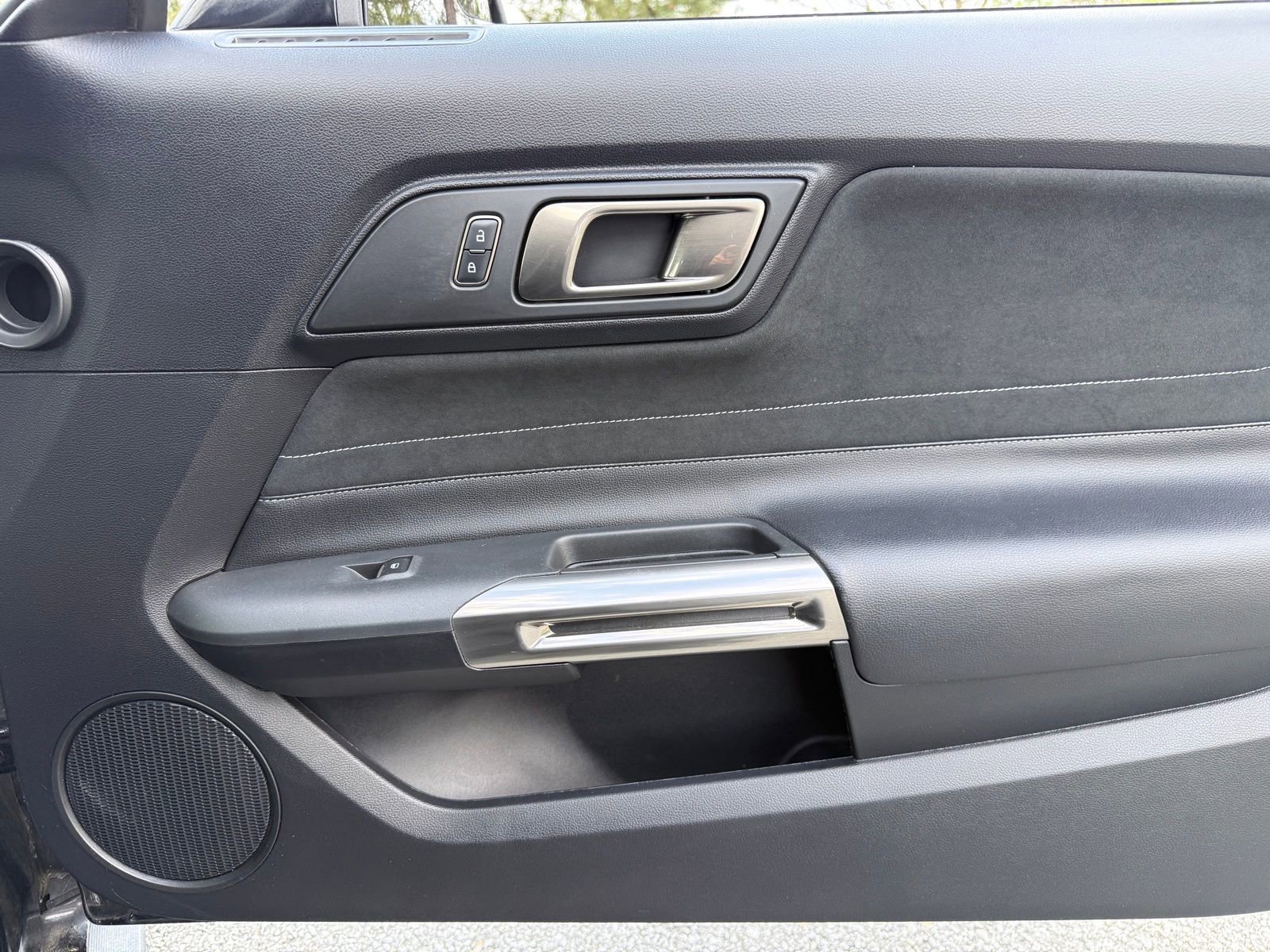 Used 2016 Ford Mustang Shelby GT350 w/ Technology Package image 41