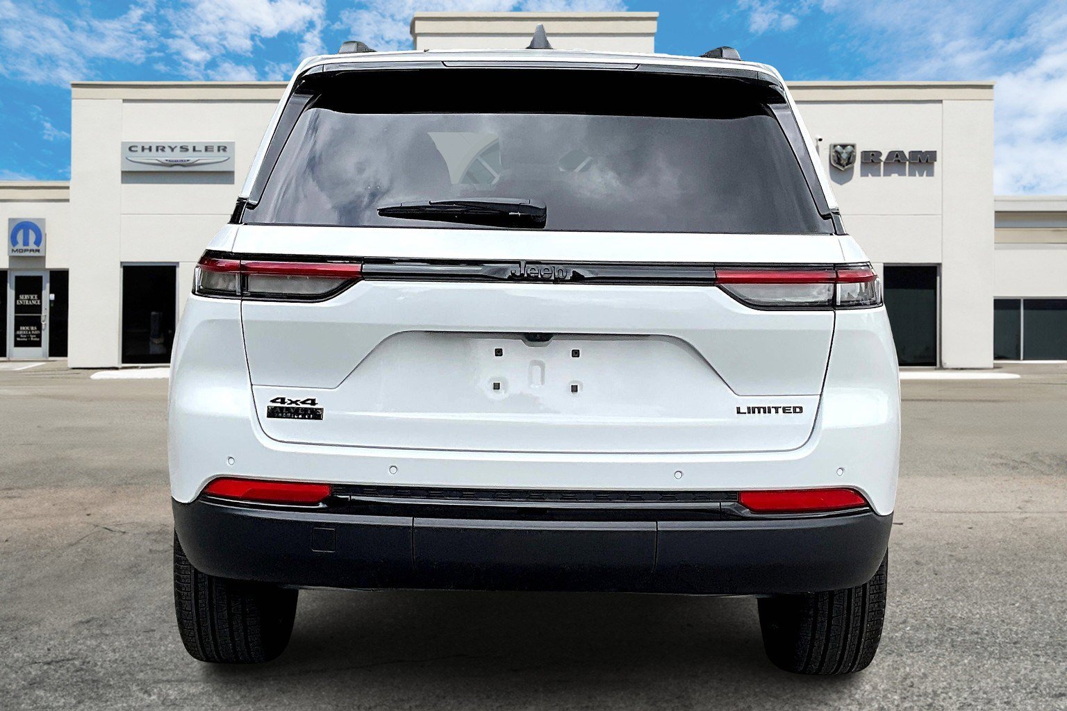 New 2025 Jeep Grand Cherokee Limited w/ Black Appearance Package image 4