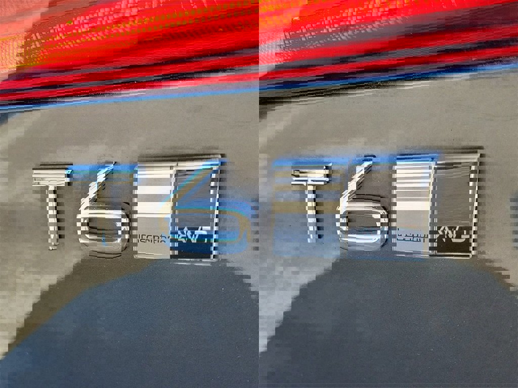 Used 2018 Volvo XC60 T6 Inscription w/ Luxury Seat Package image 6