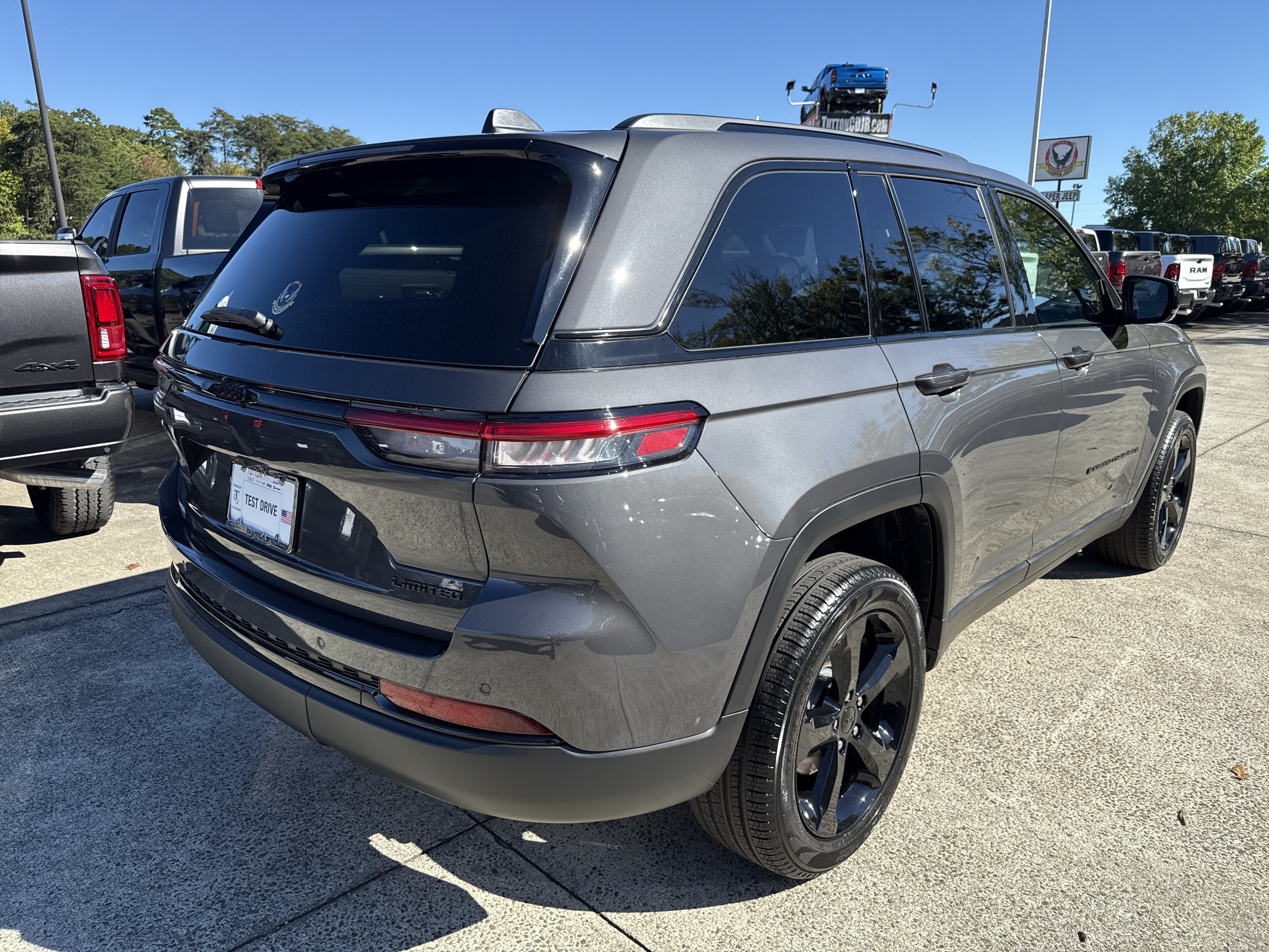 New 2025 Jeep Grand Cherokee Limited w/ Black Appearance Package RWD image 6