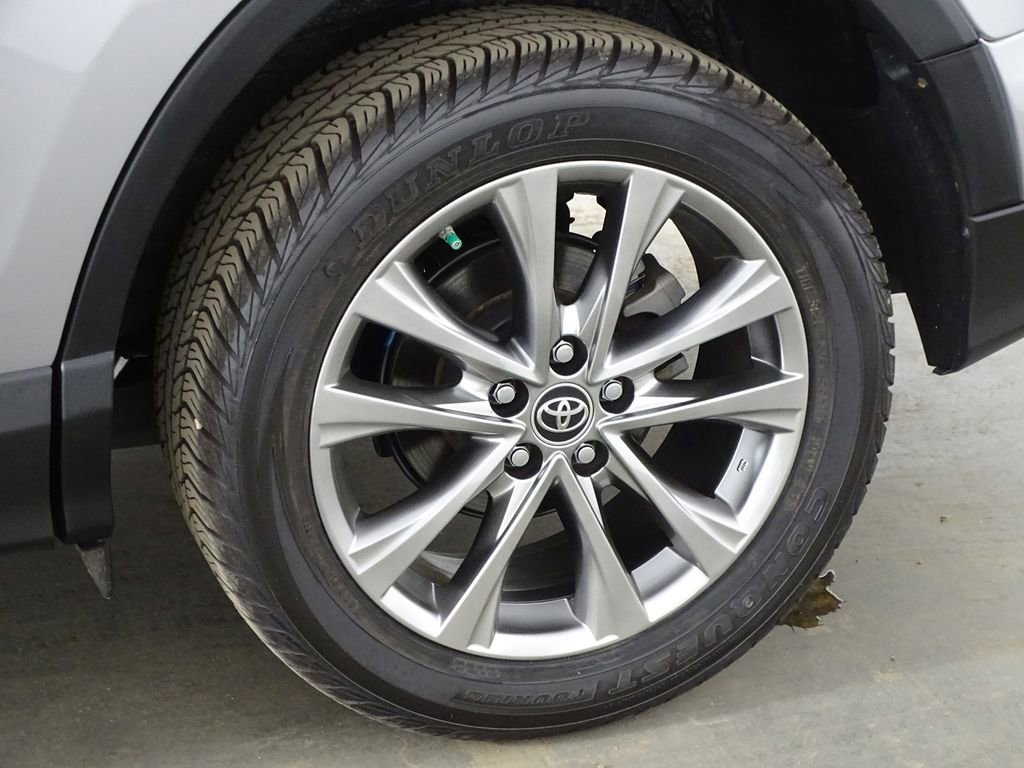 Used 2018 Toyota RAV4 Limited image 42