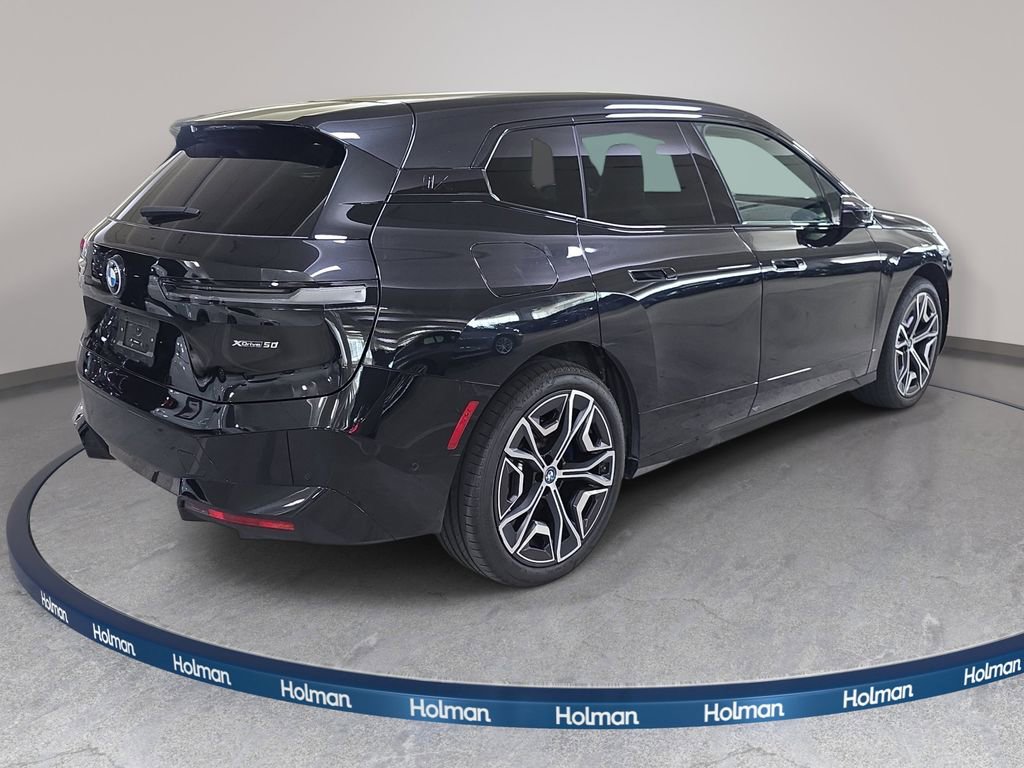 Used 2024 BMW iX xDrive50 w/ Sport Package AWD/4WD image 7