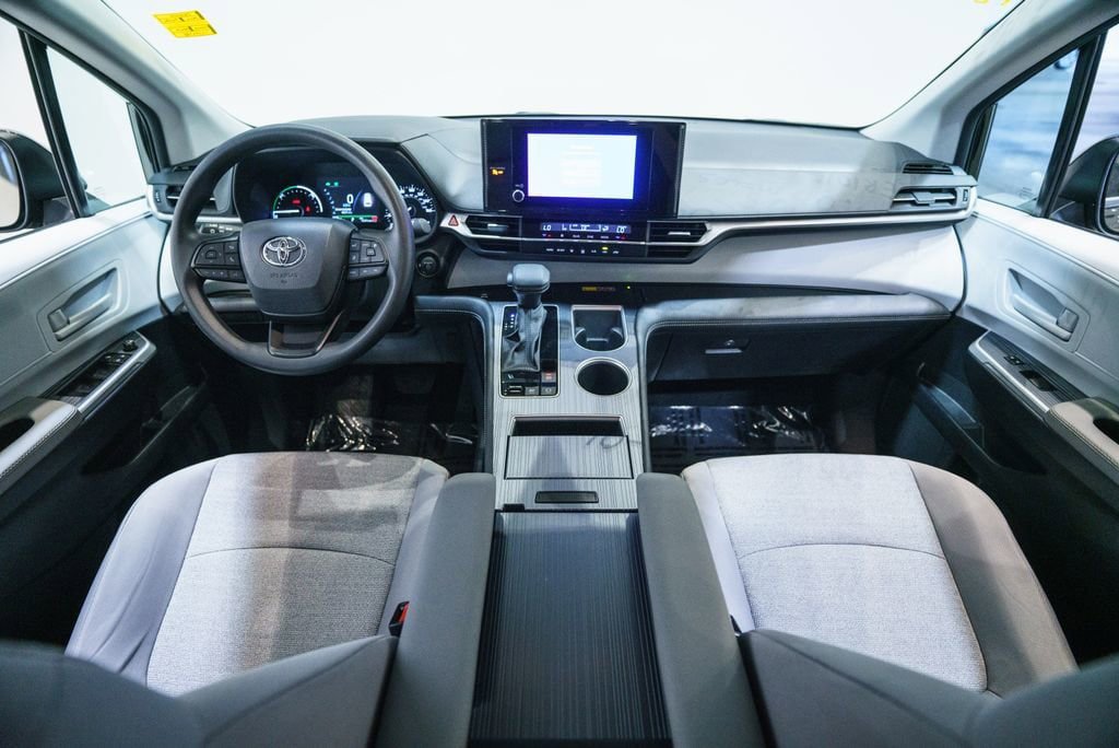 Certified 2026 Toyota Sienna LE FWD image 13