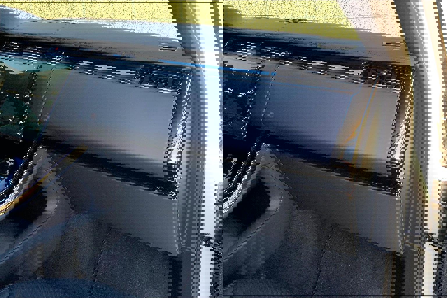 Used 2025 Land Rover Range Rover Sport Dynamic SE image 18